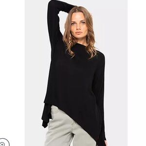 Peace Love‎ World Crew Neck Sharkbite hem top